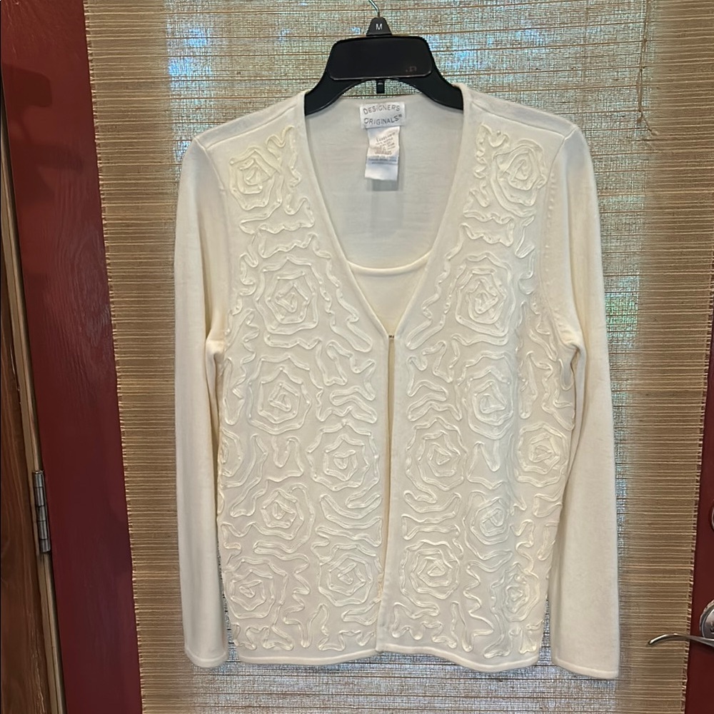 Elegant Cream Twin Set with Floral Embroidery